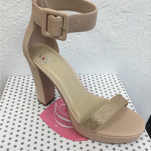 Shoes - Picture 5 of 6